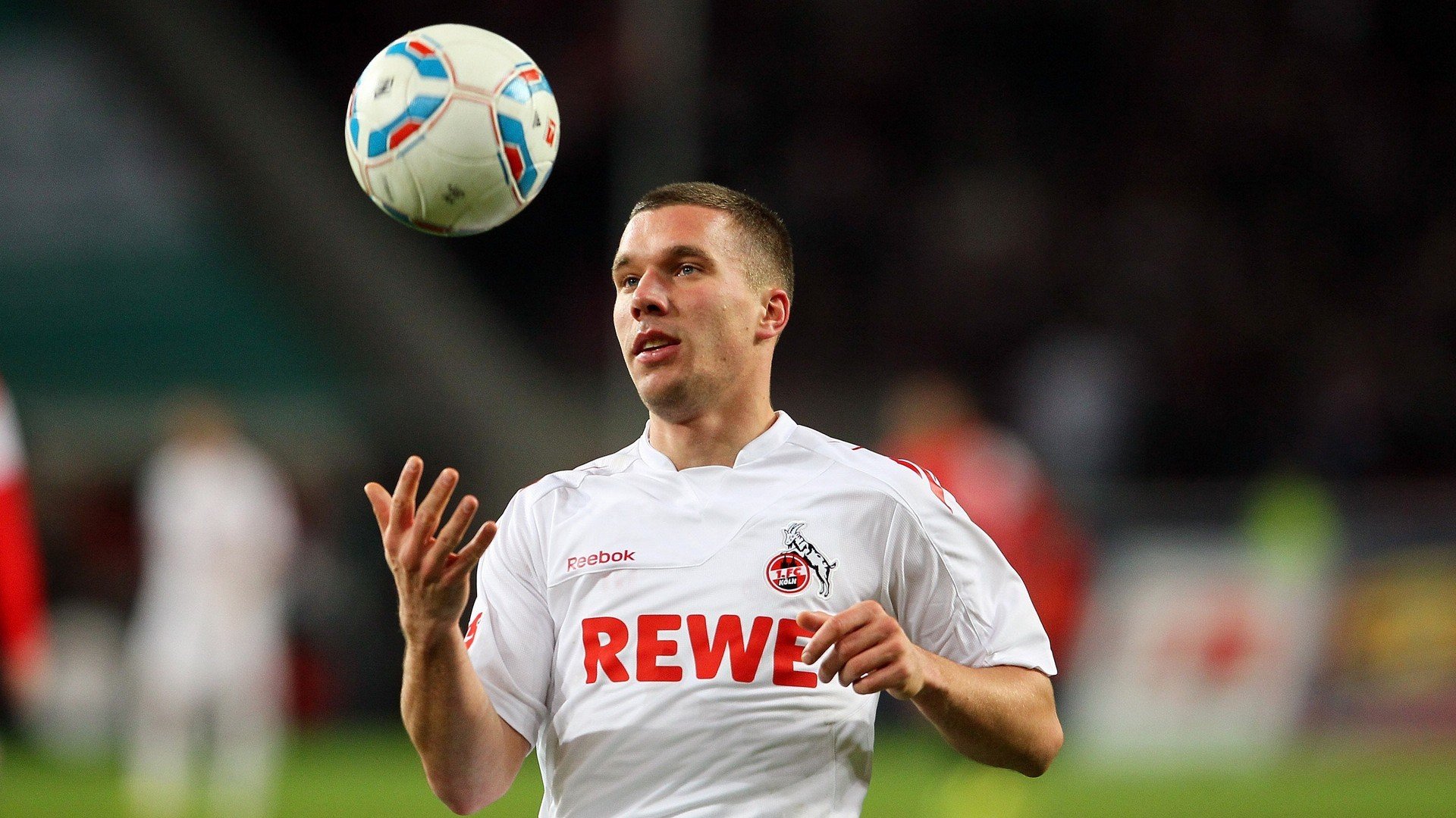 世界杯足球赛激烈角逐，世界杯足球比赛视频